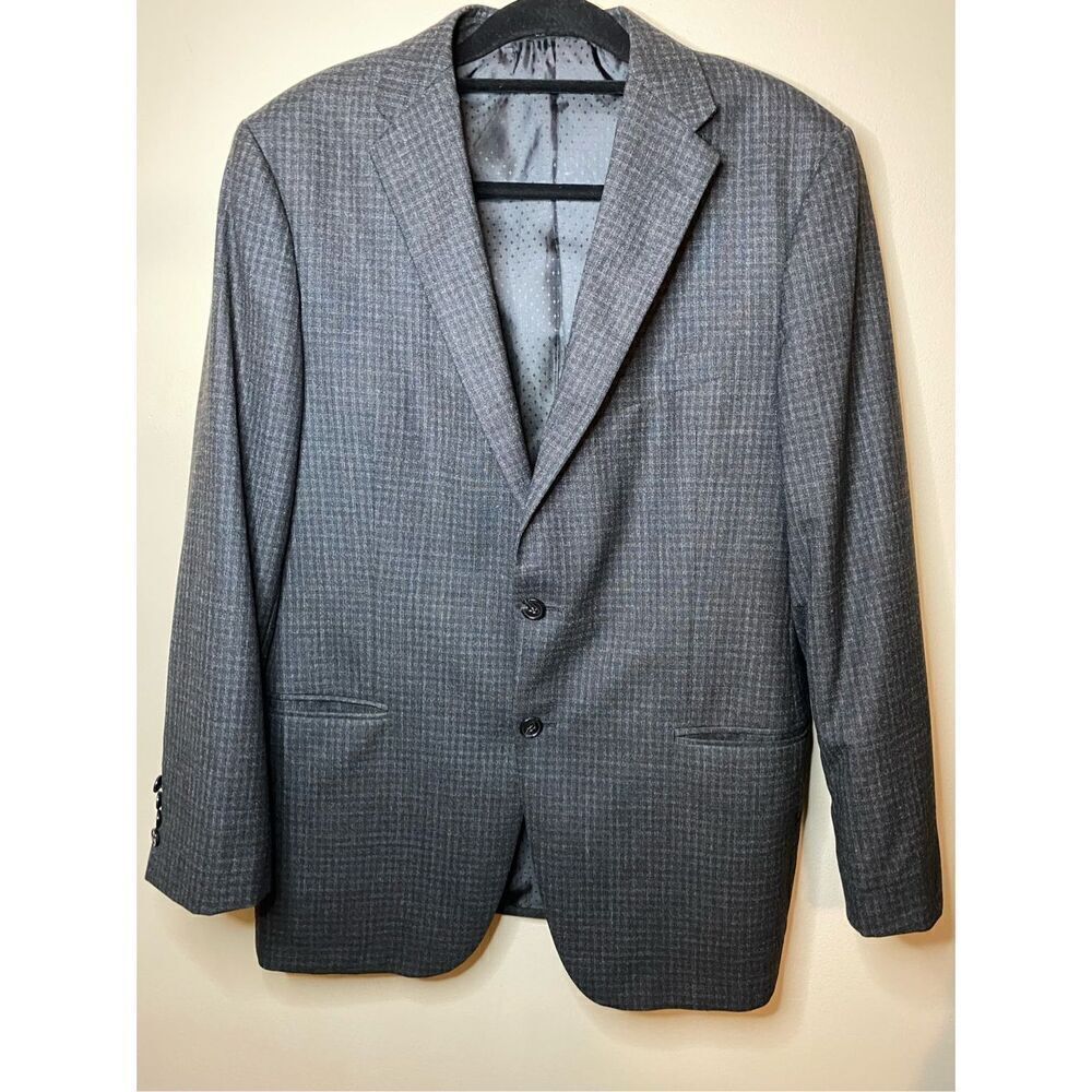 42 Reg 100% wool blazer in subtle check pattern. EUC. Measurements included.